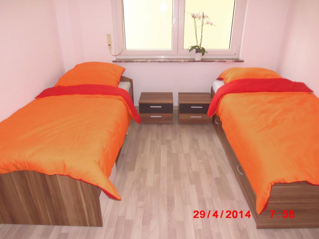 Frankfurt Airport & Fair Apartment Kelsterbach Esterno foto